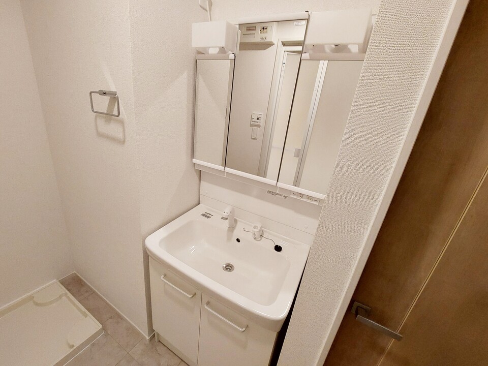 シャワー付洗面化粧台