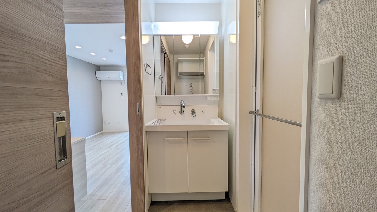 シャワー付洗面化粧台