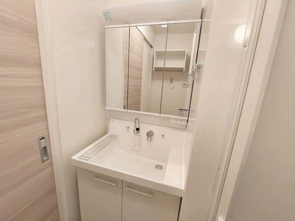 シャワー付洗面化粧台