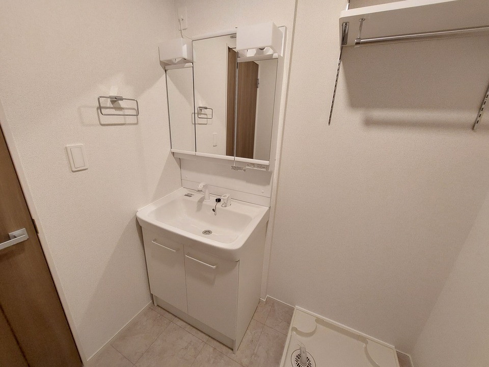 シャワー付洗面化粧台