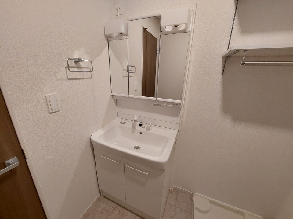 シャワー付洗面化粧台