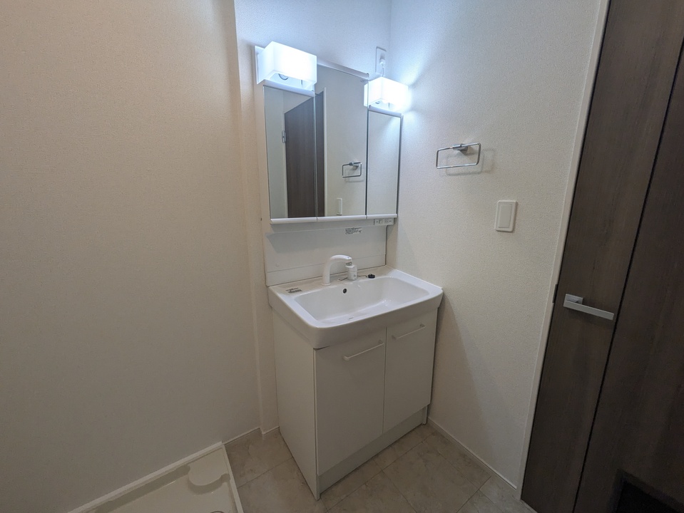 シャワー付洗面化粧台