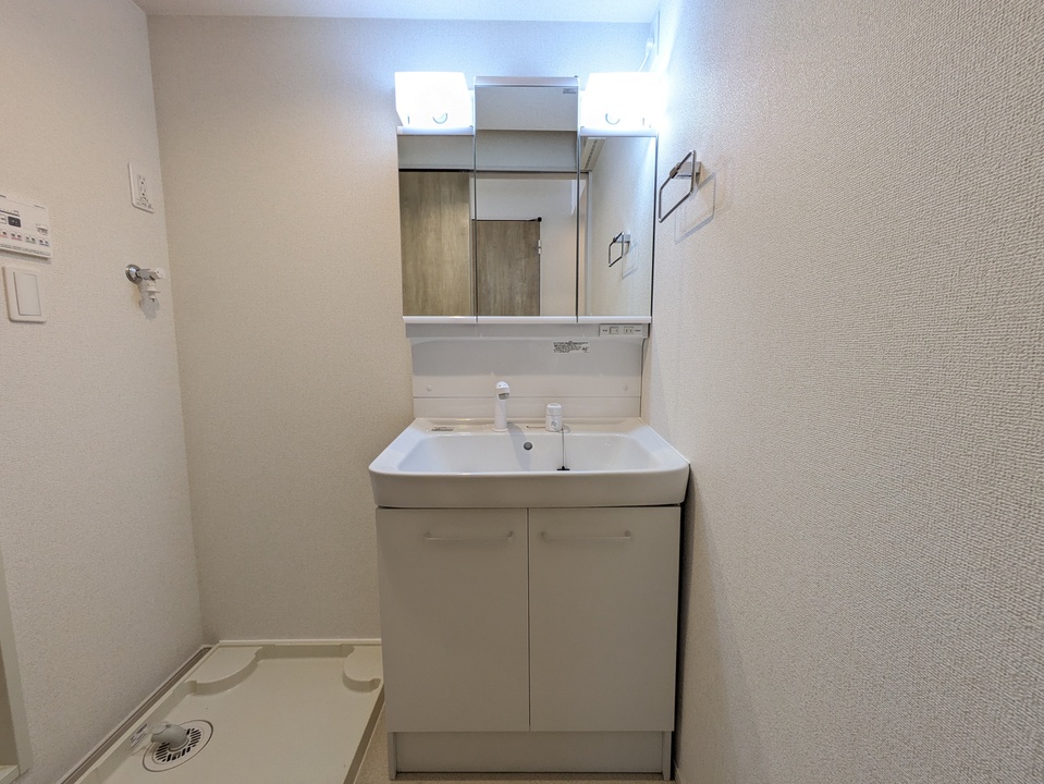 シャワー付洗面化粧台