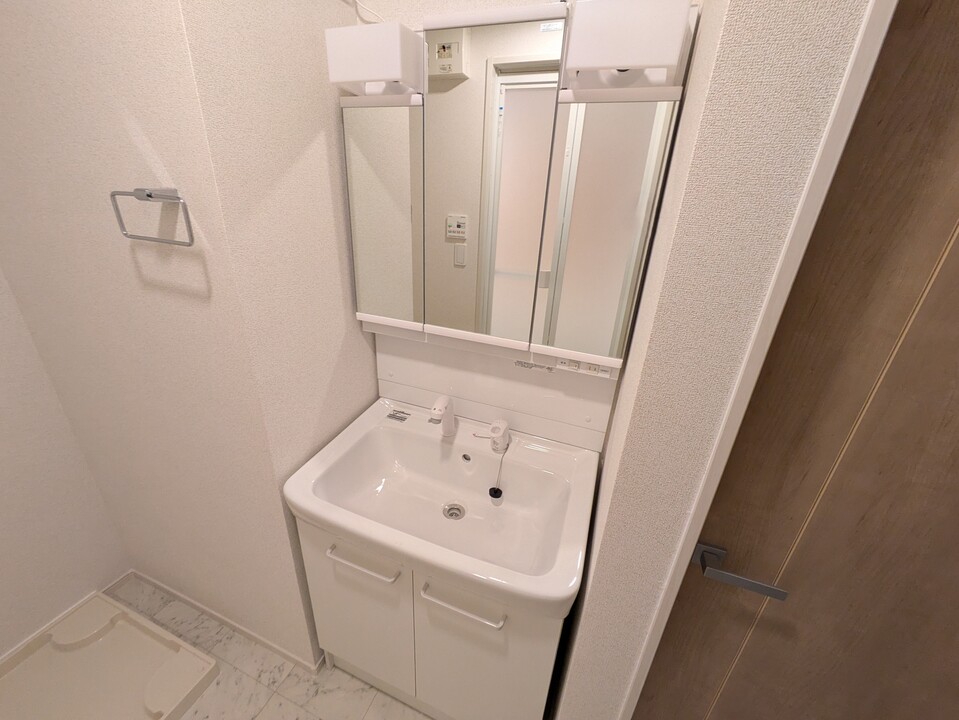 シャワー付洗面化粧台