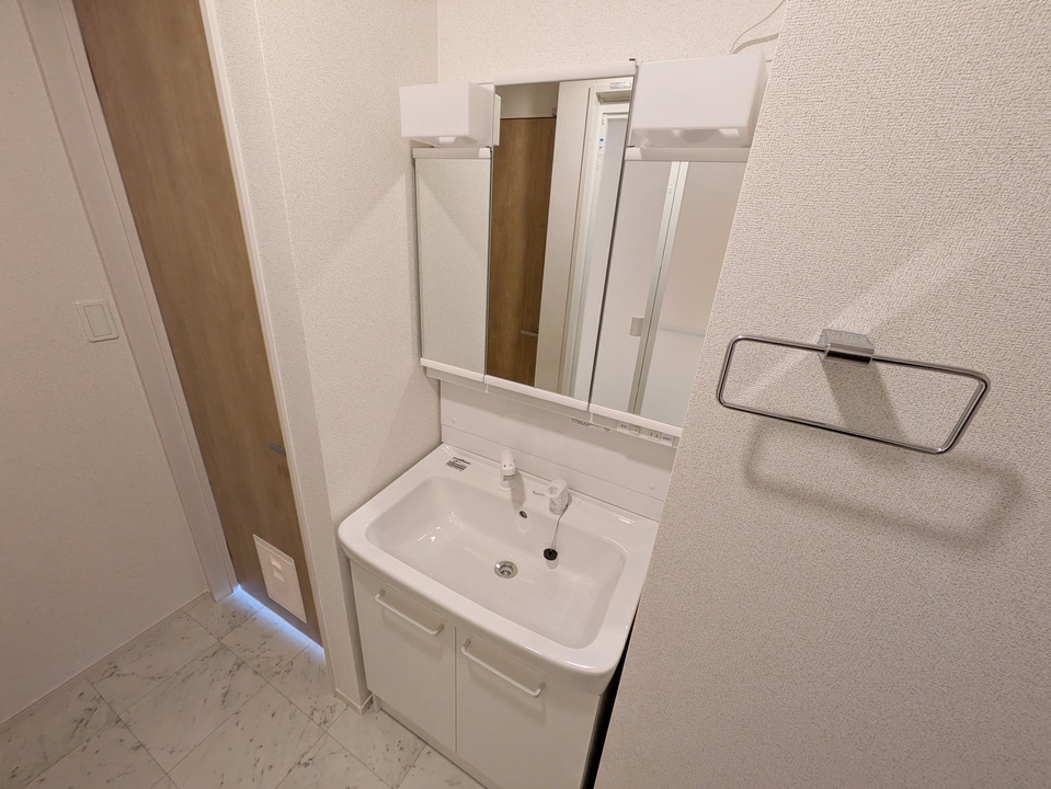 シャワー付洗面化粧台