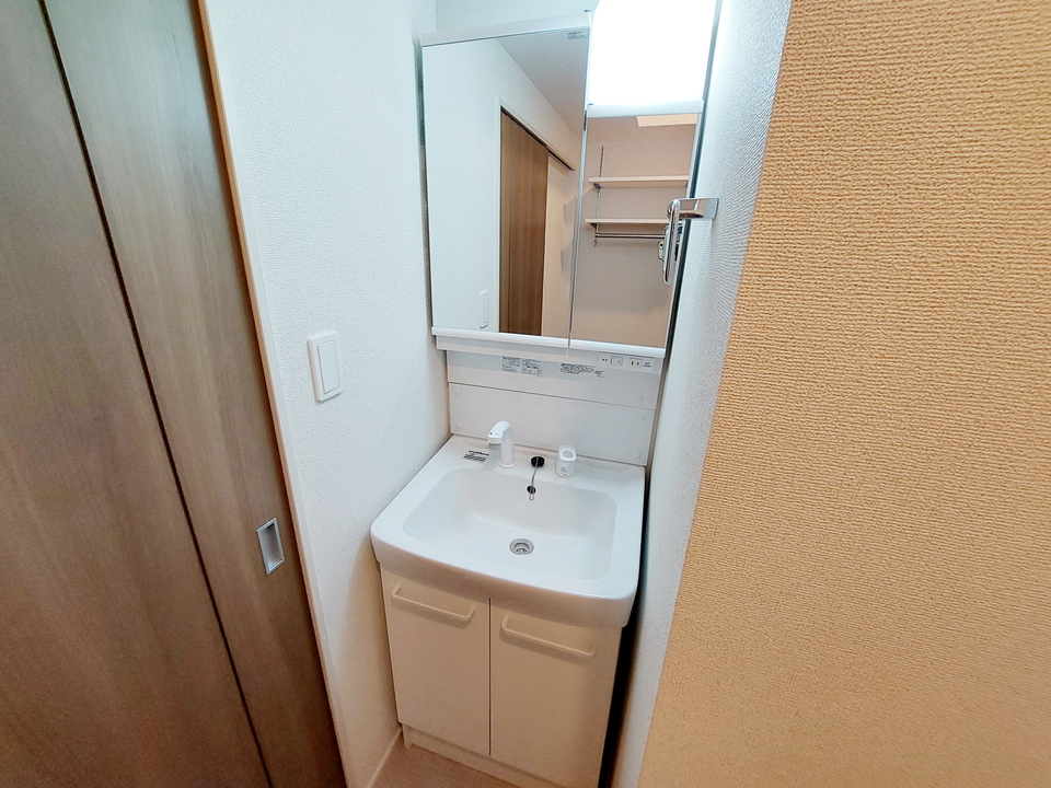 シャワー付洗面化粧台