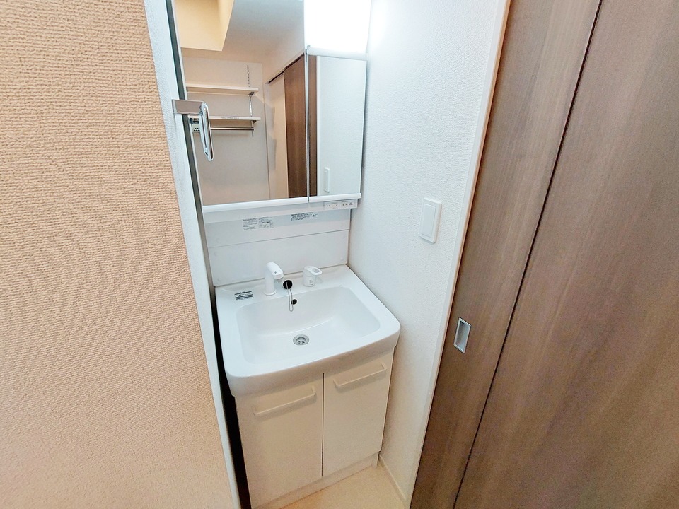 シャワー付洗面化粧台