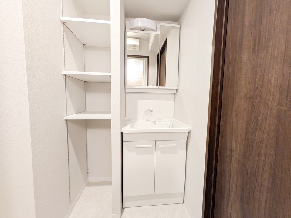 シャワー付洗面化粧台