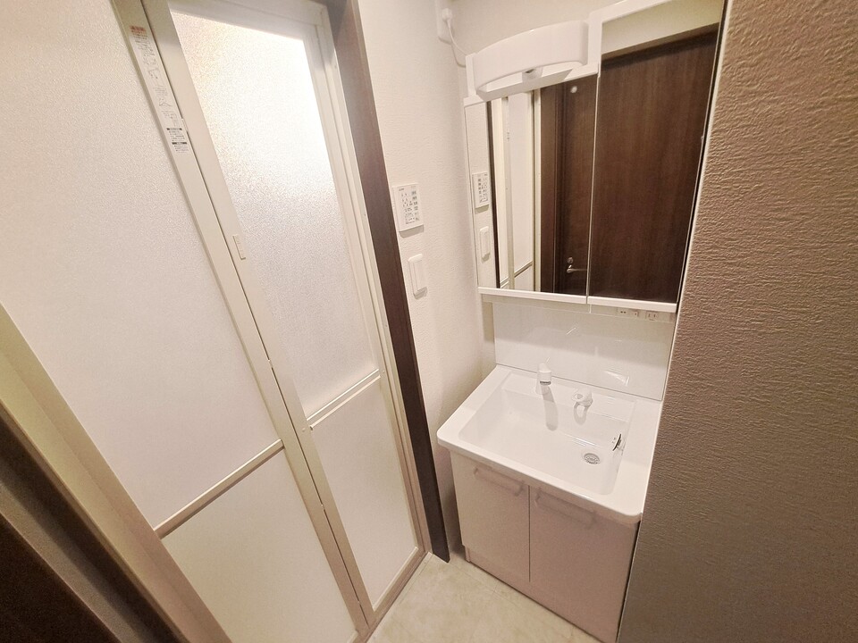 シャワー付洗面化粧台