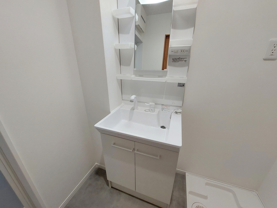 シャワー付洗面化粧台