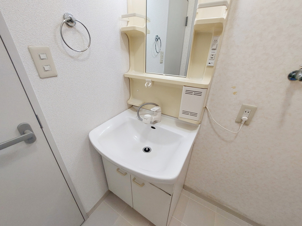 シャワー付洗面化粧台