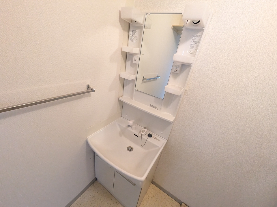 シャワー付洗面化粧台