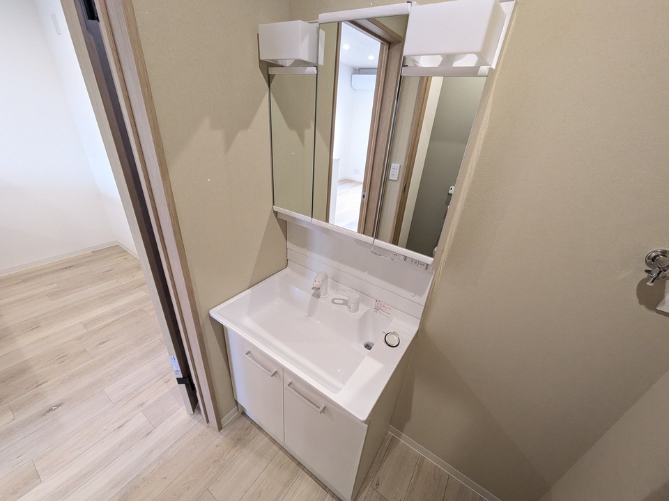 シャワー付洗面化粧台