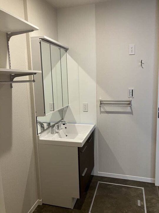 シャワー付洗面化粧台