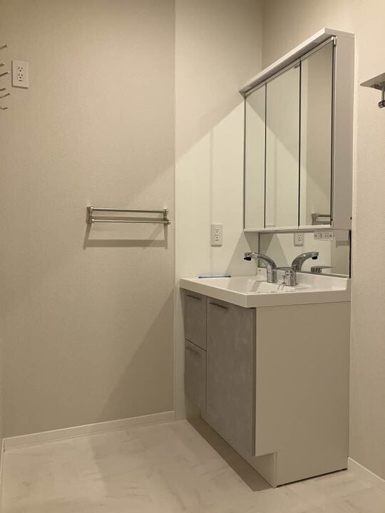 シャワー付洗面化粧台