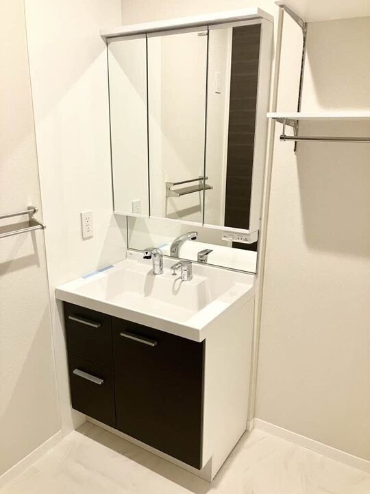 シャワー付洗面化粧台