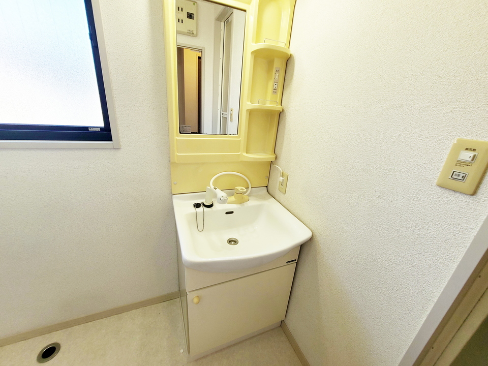 シャワー付洗面化粧台