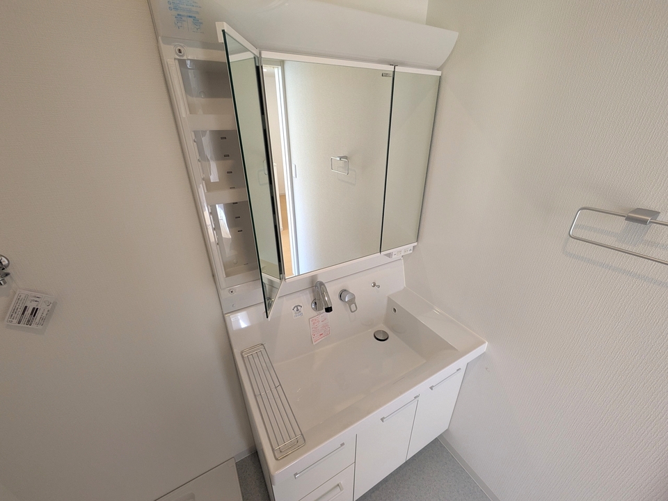 シャワー付洗面化粧台