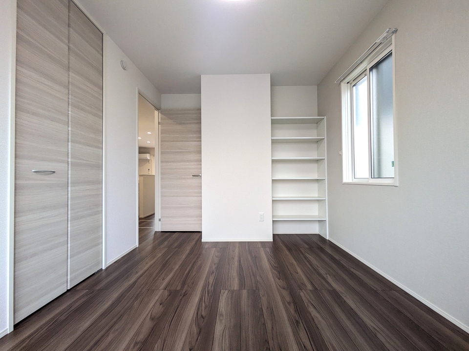 洋室（北西側）