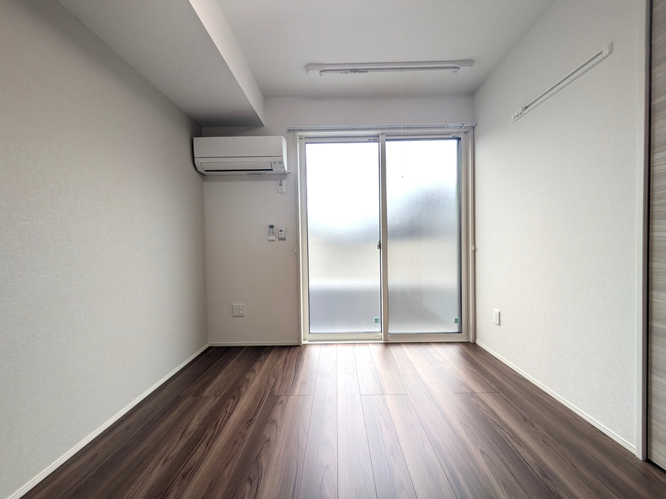 洋室（北西側）