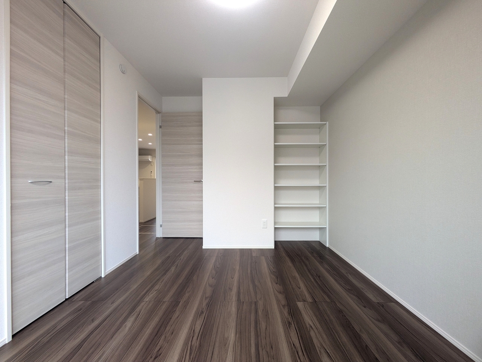 洋室（北西側）