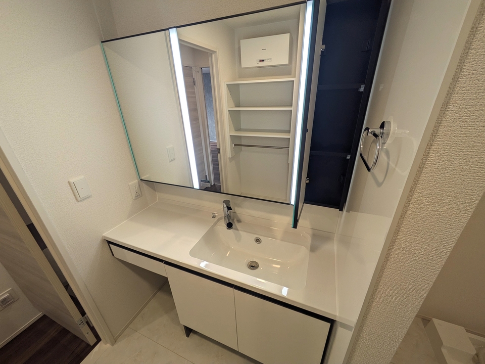シャワー付洗面化粧台