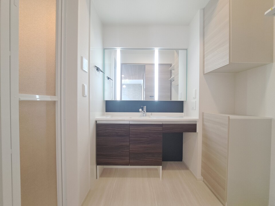 シャワー付洗面化粧台