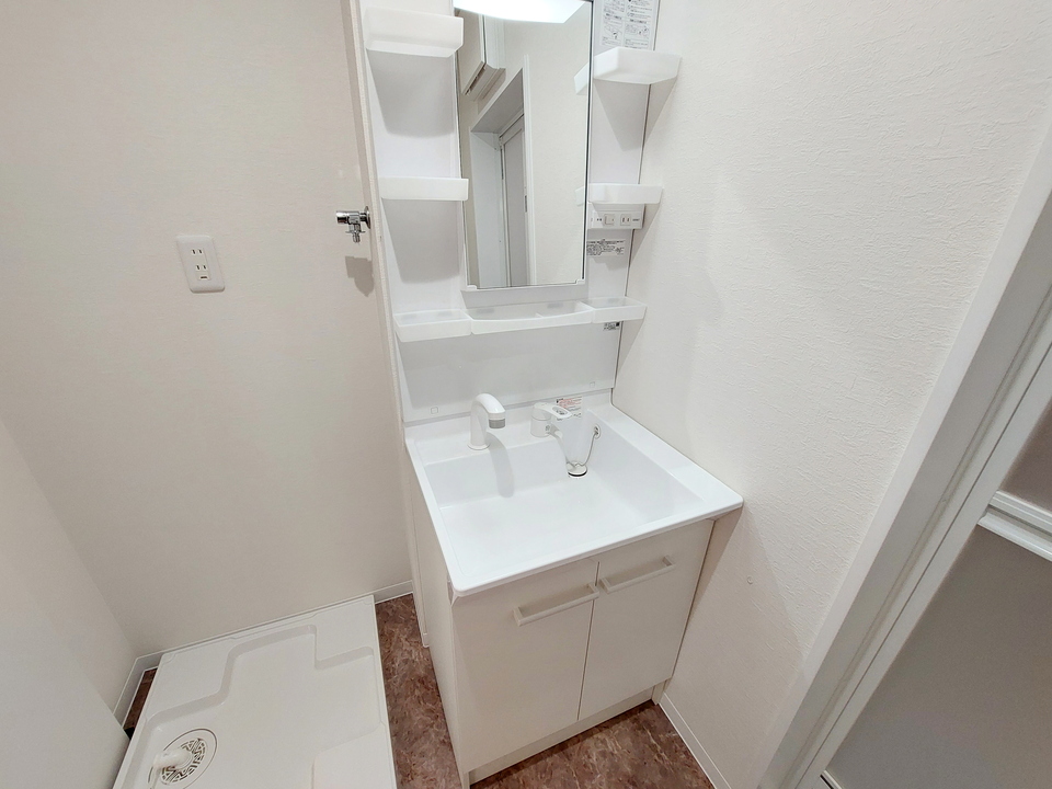 シャワー付洗面化粧台