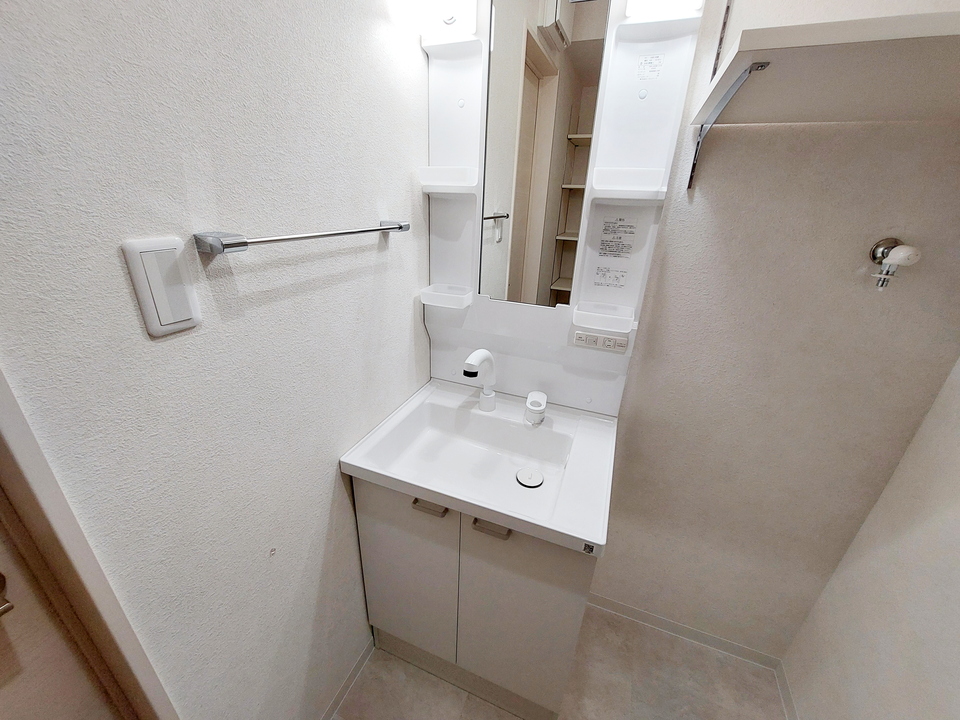 シャワー付洗面化粧台