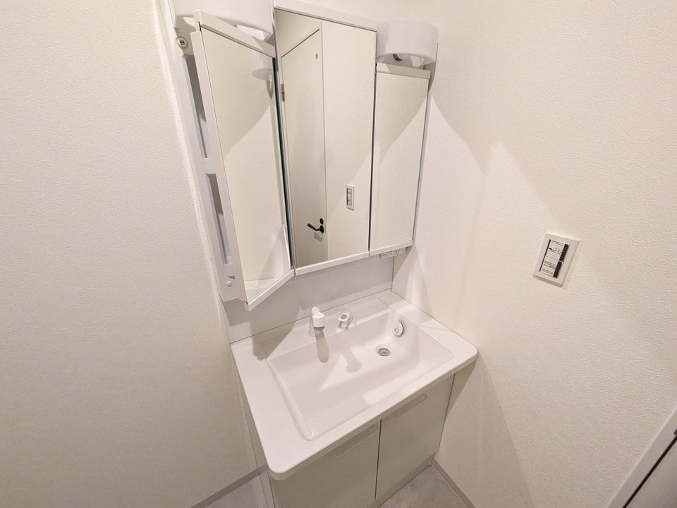 シャワー付洗面化粧台