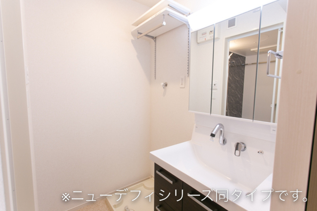シャワー付洗面化粧台