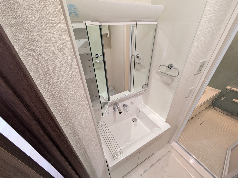 シャワー付洗面化粧台