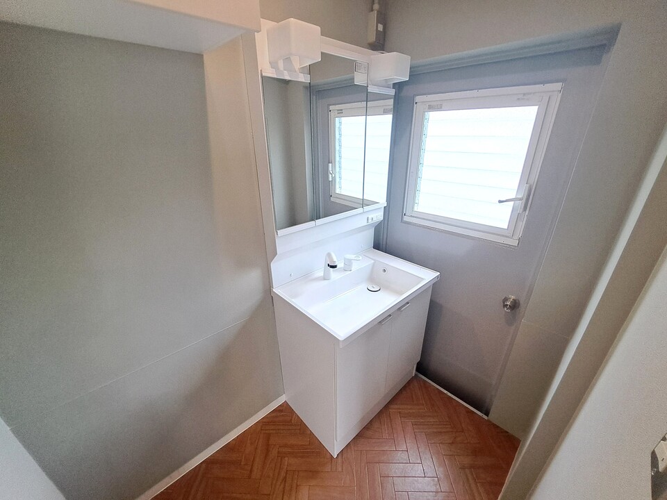 シャワー付洗面化粧台