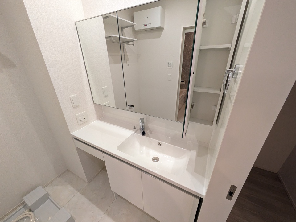 シャワー付洗面化粧台