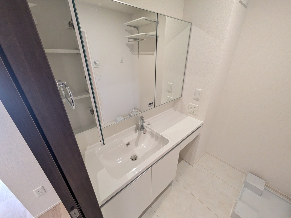 シャワー付洗面化粧台