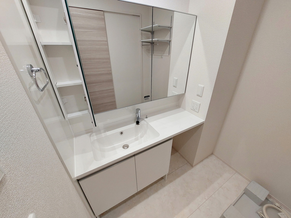 シャワー付洗面化粧台