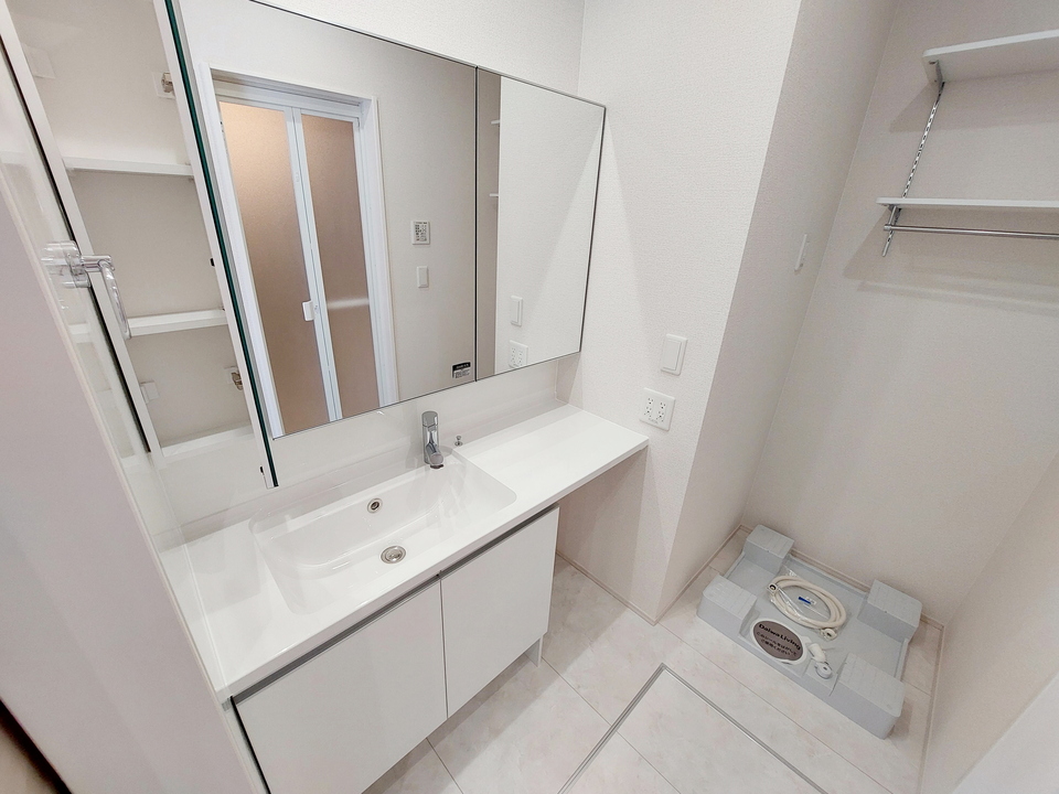 シャワー付洗面化粧台