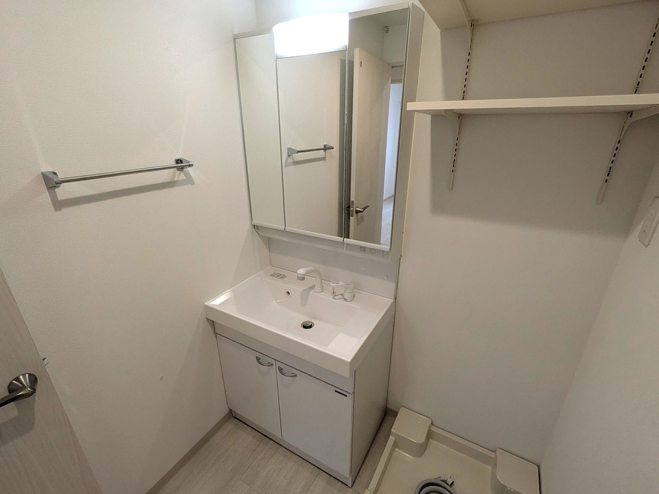 シャワー付洗面化粧台