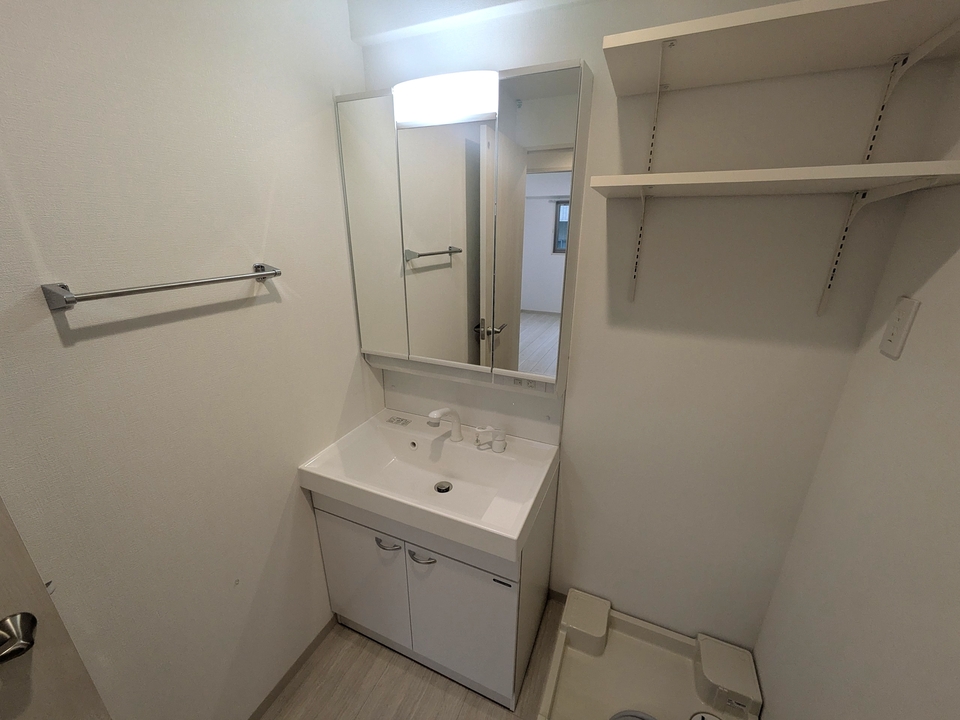 シャワー付洗面化粧台