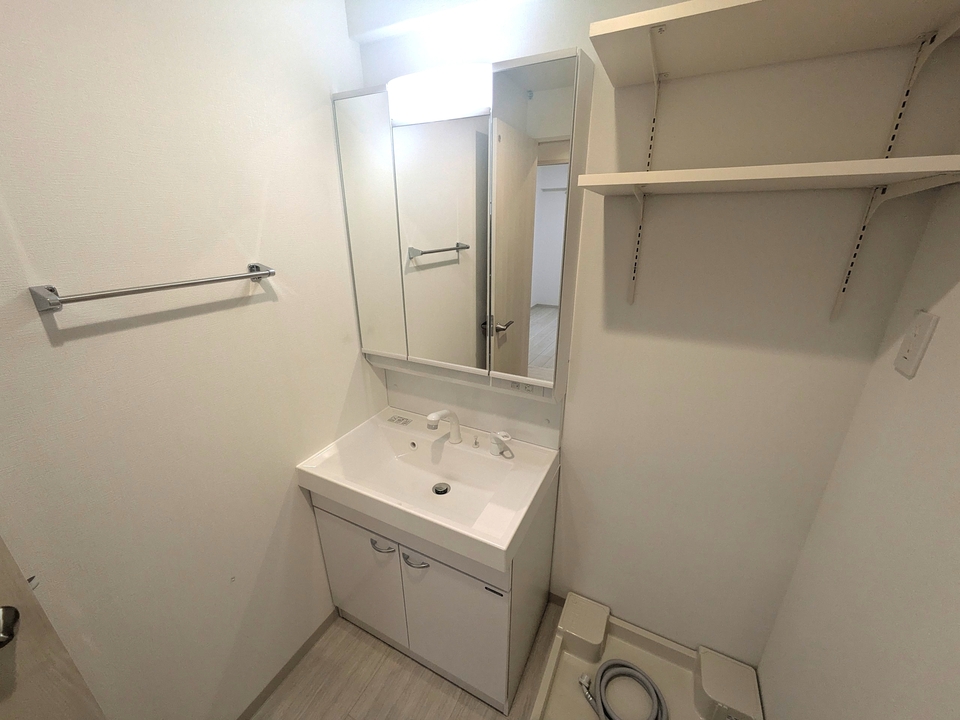 シャワー付洗面化粧台