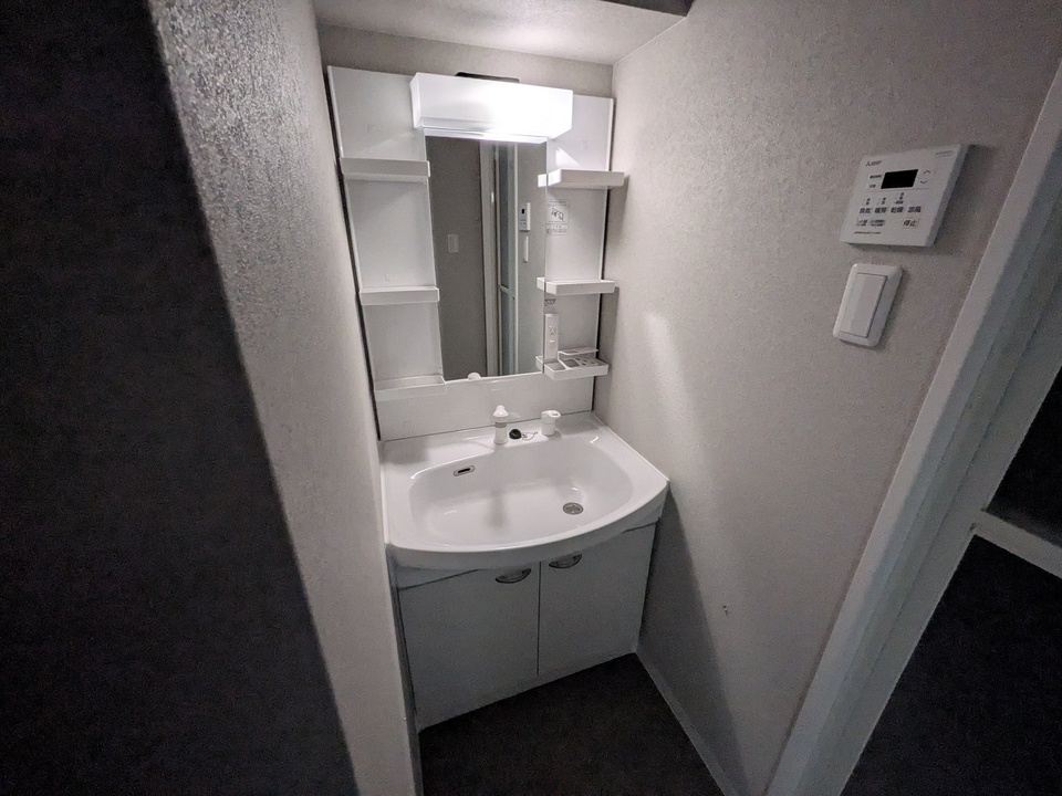 シャワー付洗面化粧台