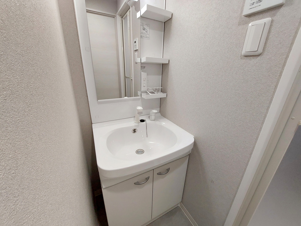 シャワー付洗面化粧台