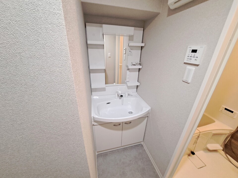 シャワー付洗面化粧台