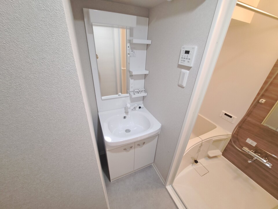 シャワー付洗面化粧台
