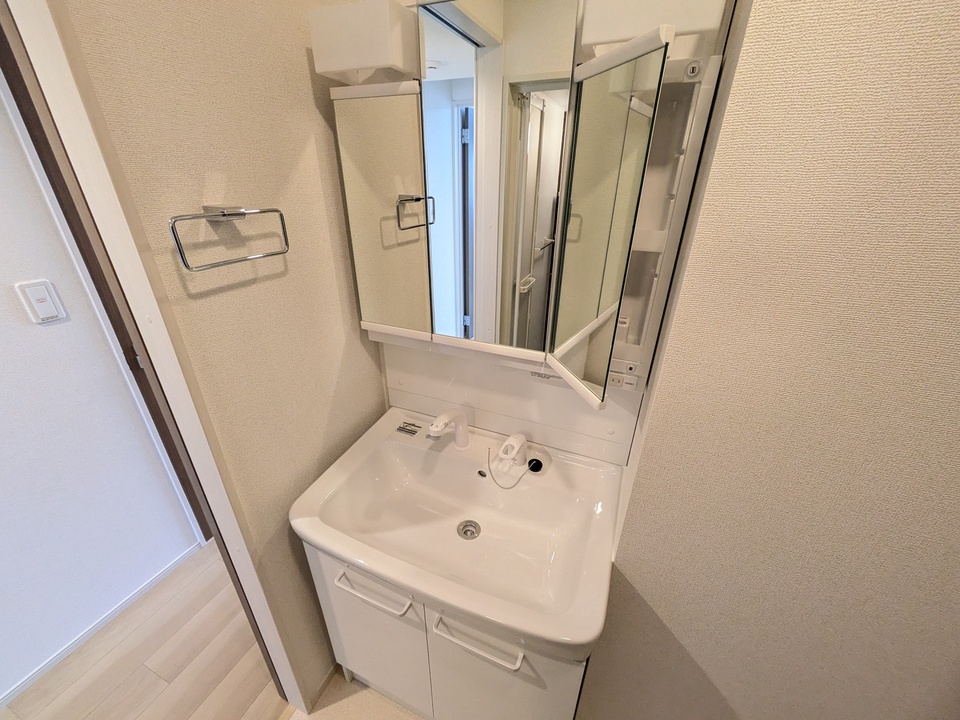 シャワー付洗面化粧台