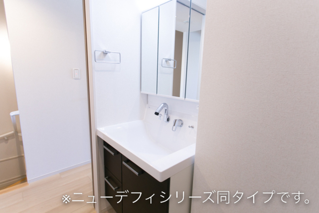 シャワー付洗面化粧台