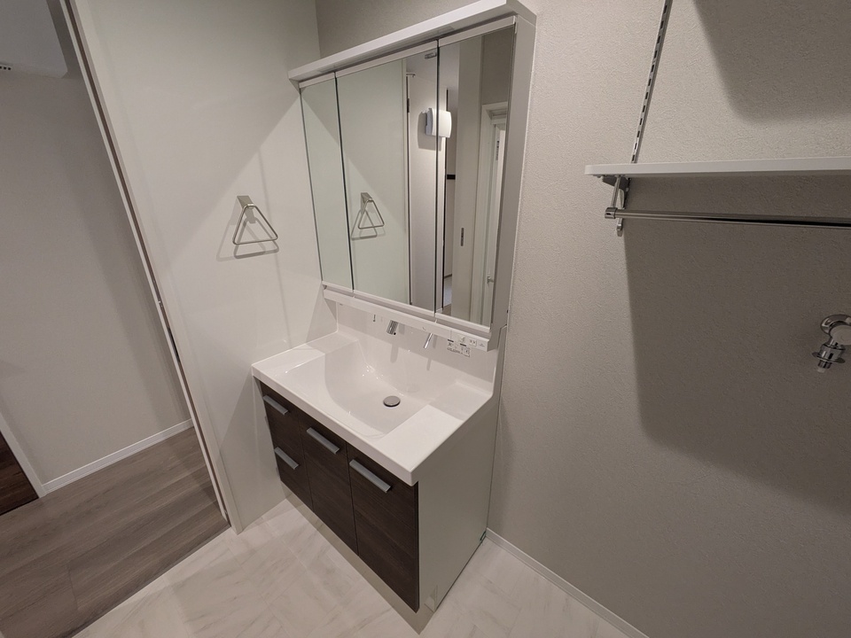 シャワー付洗面化粧台