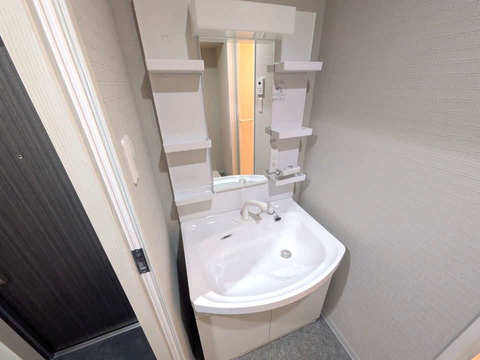 シャワー付洗面化粧台