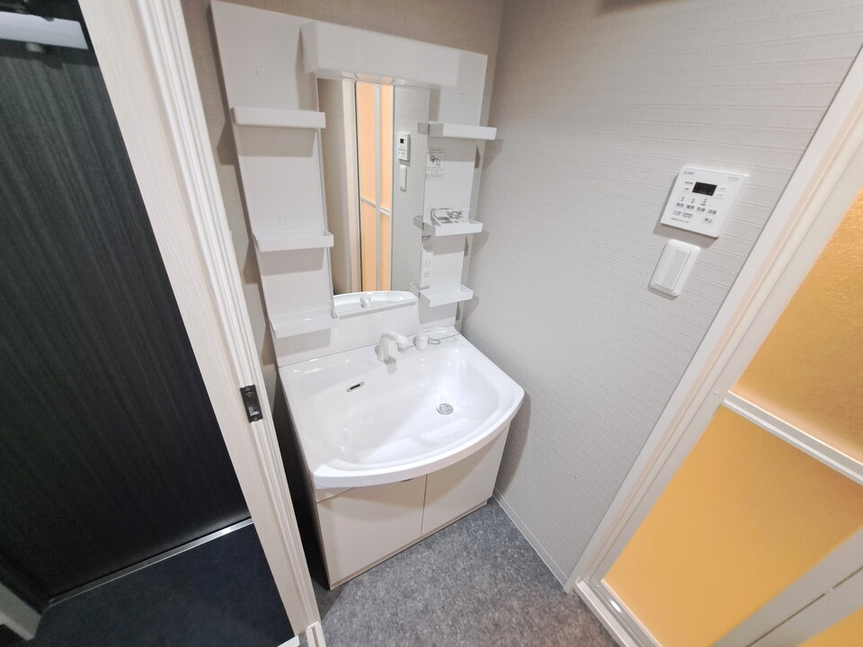 シャワー付洗面化粧台