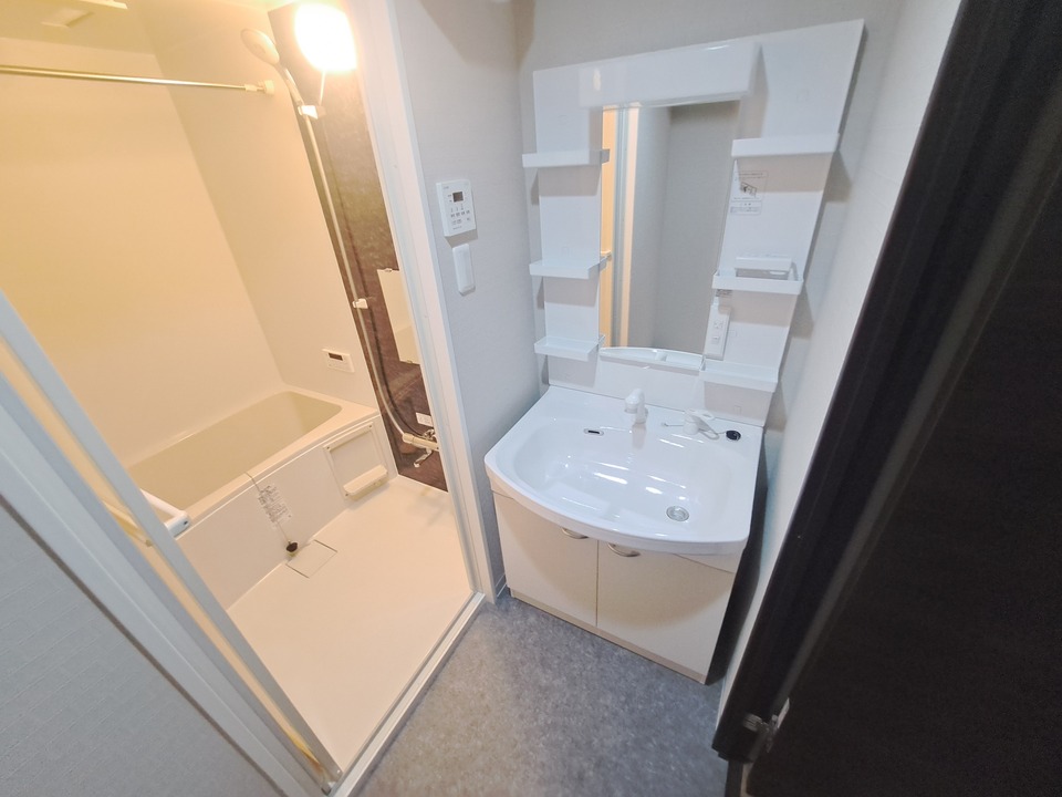 シャワー付洗面化粧台